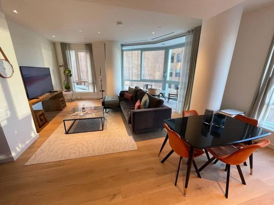 Apartment Luxury 3 Bed 3 Bath In