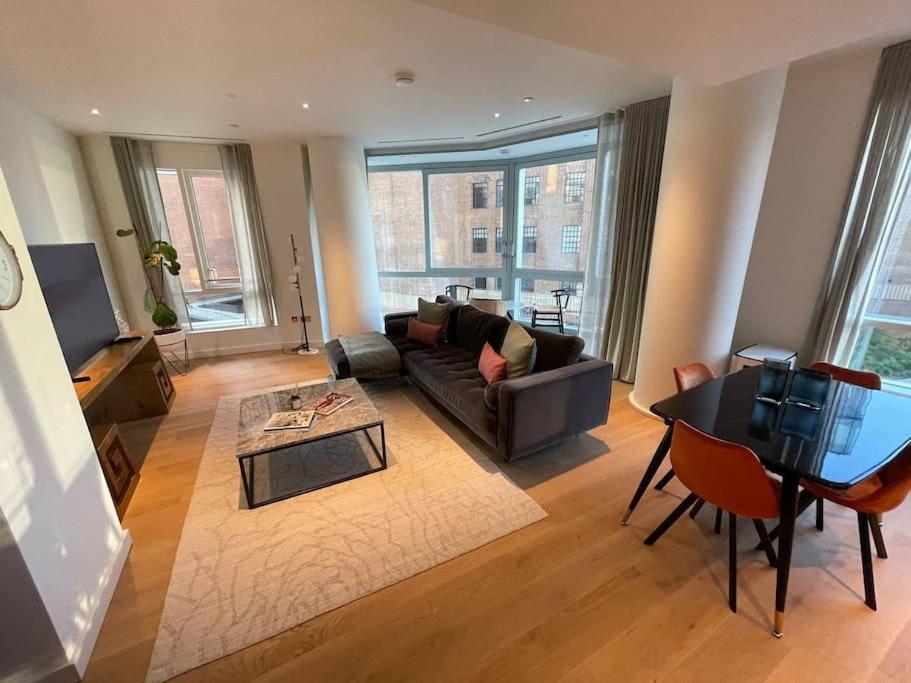 Luxury 3 Bed 3 Bath In *