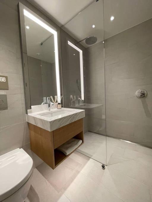 Apartment Luxury 3 Bed 3 Bath In