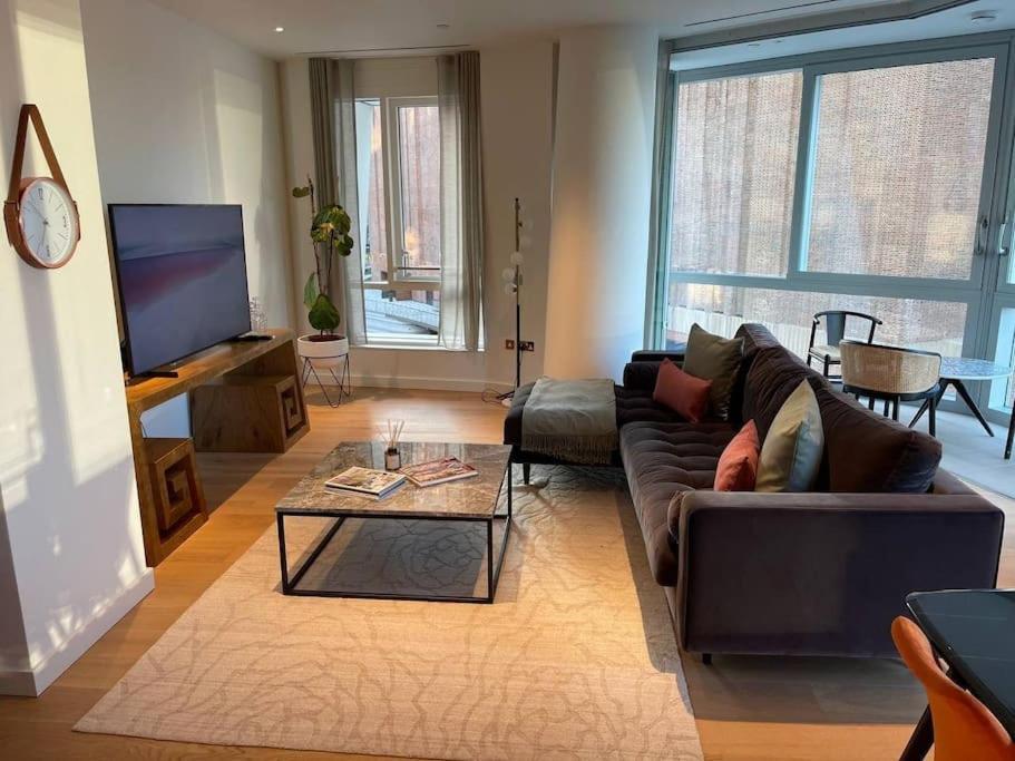 Luxury 3 Bed 3 Bath In London