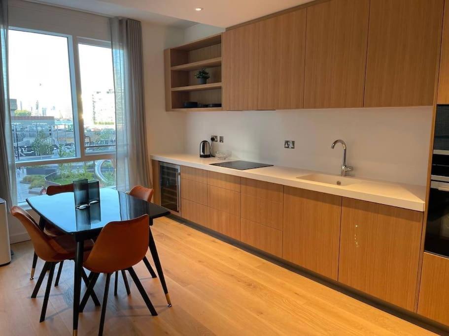 Luxury 3 Bed 3 Bath In London