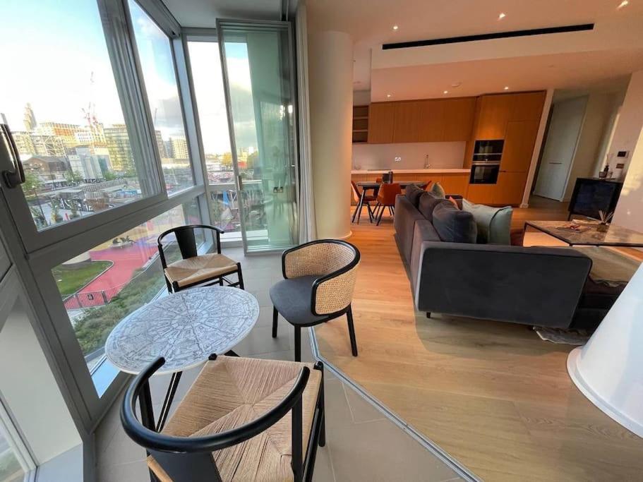 Luxury 3 Bed 3 Bath In Apartment